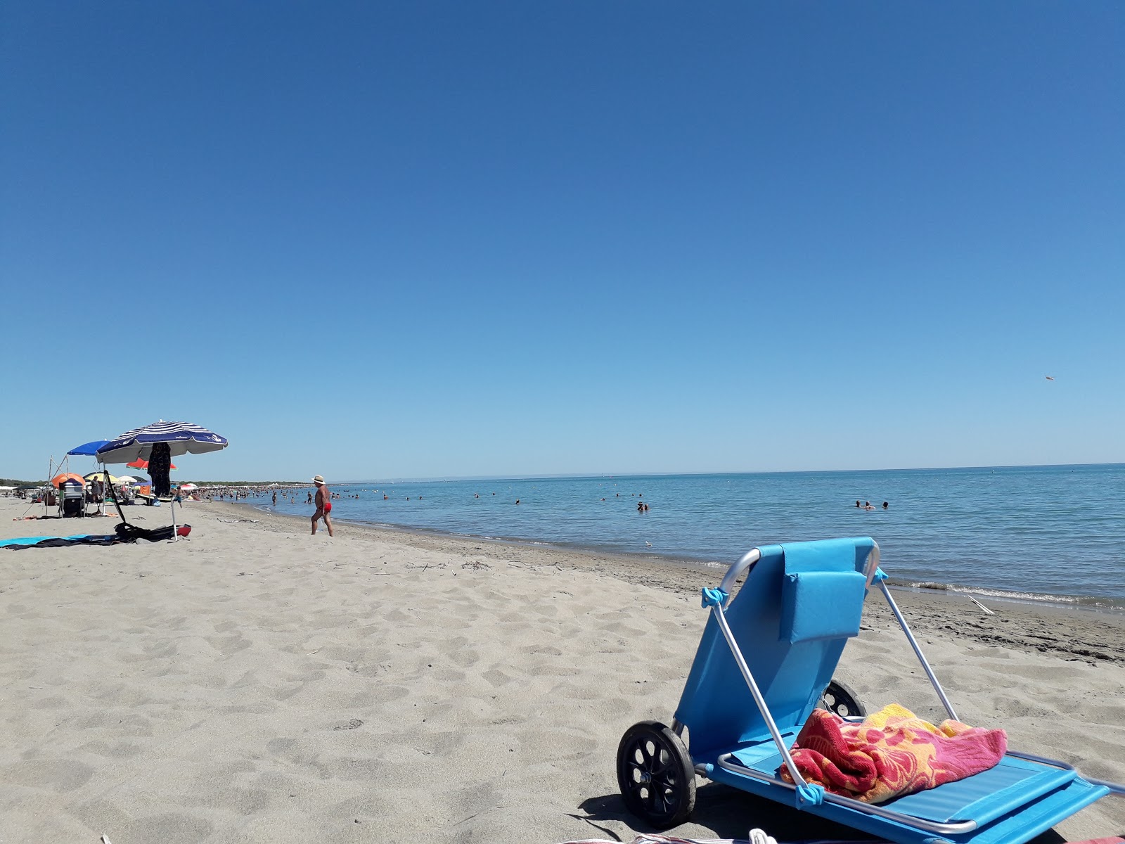 Foto van Lido di Scanzano beach met recht en lang
