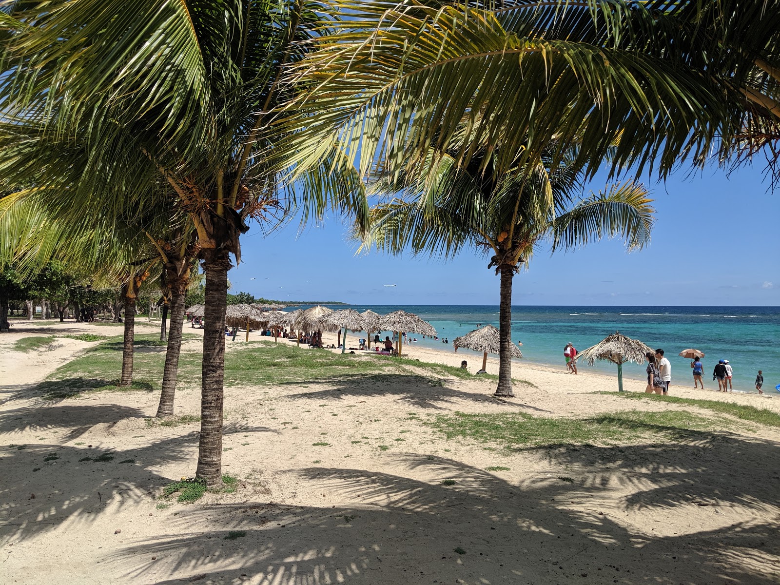 Foto van Playa Rancho Luna met beige zand oppervlakte