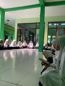 Komunitas - Pesantren Putri Tahfidzul Qur'an SMP-MA Darul Madinah