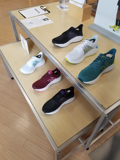 Shoe Store «New Balance Chicago», reviews and photos, 2369 N Clark Street, Chicago, IL 60614, USA