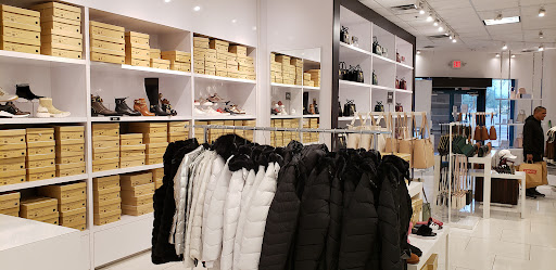 Fashion Accessories Store «Michael Kors», reviews and photos, 4250 W Anthem Way #600, Phoenix, AZ 85086, USA