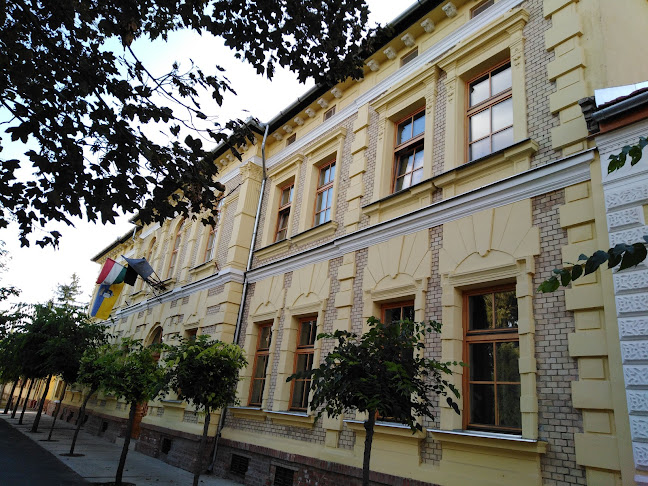 Értékelések erről a helyről: Polgármesteri Hivatal Tiszaföldvár, Tiszaföldvár - Orvos