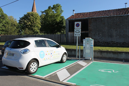 Borne de recharge de véhicules électriques Borne de recharge SDEHG Lavelanet-de-Comminges