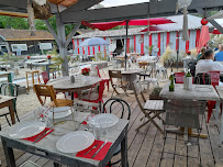 Atmosphère du Bar-restaurant à huîtres Le Petit Chenal à Lège-Cap-Ferret - n°9