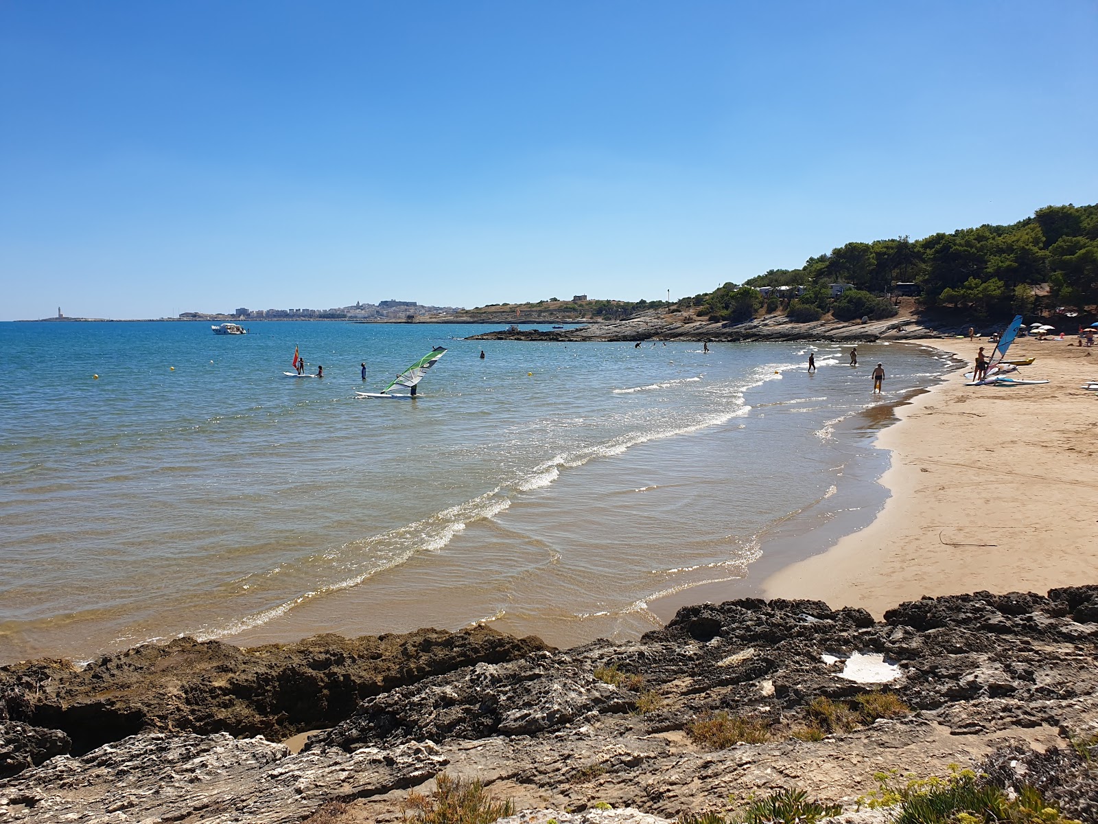 Foto von Punta Lunga Beach und seine wunderschöne Landschaft