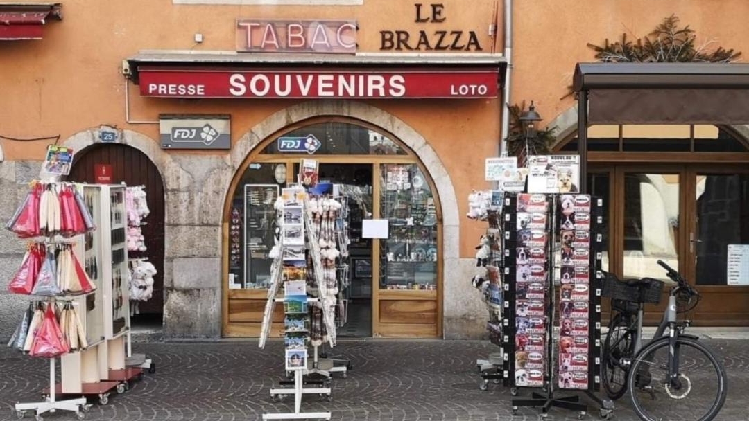 Le Brazza - Boutique de Souvenirs / Tabac à Annecy (Haute-Savoie 74)