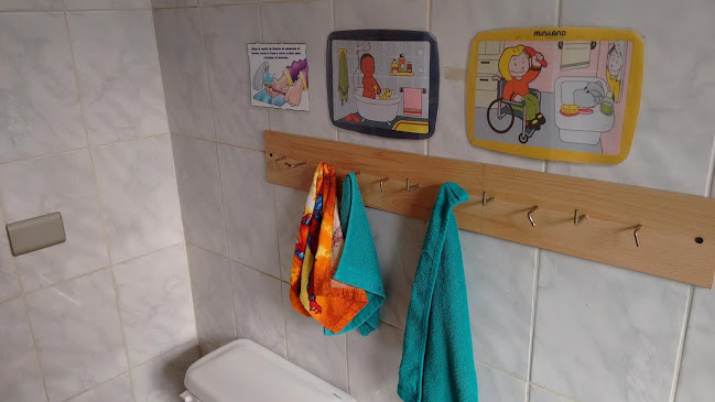 Teléfono de Guardería y Casa de Cumpleaños Pitufines