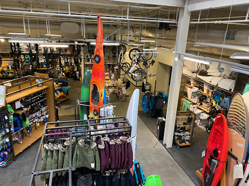 Camping Store «REI», reviews and photos, 15200 Potomac Town Pl #140, Woodbridge, VA 22191, USA