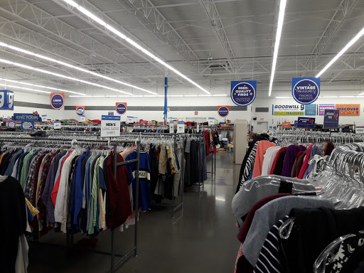 Thrift Store «99th & Camelback Goodwill Retail Store & Donation Center», reviews and photos, 10005 W Camelback Rd, Phoenix, AZ 85037, USA