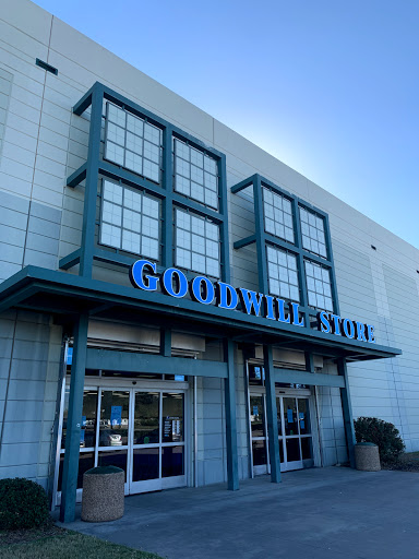Goodwill Retail Store & Donation Center, 3020 N Westmoreland Rd, Dallas, TX 75212, USA, Thrift Store