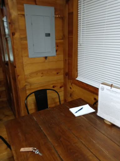 Cabin Rental Agency «Dixieland Cabins», reviews and photos, 1613 Donelson Pkwy, Dover, TN 37058, USA