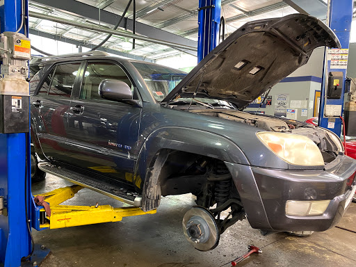 Auto Repair Shop «Springdale Automotive (Brownsboro)», reviews and photos, 8005 Brownsboro Rd, Louisville, KY 40241, USA