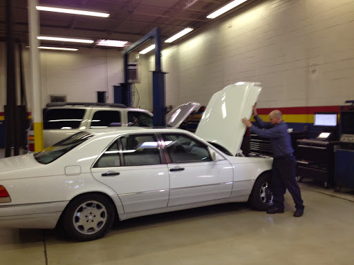 Auto Repair Shop «Performance Auto Center», reviews and photos, 1051 Bonaventure Dr, Elk Grove Village, IL 60007, USA