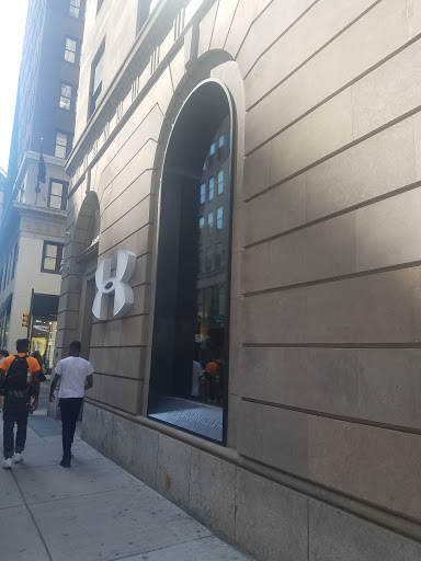 Clothing Store «Under Armour Brand House», reviews and photos, 1529 Walnut St, Philadelphia, PA 19102, USA