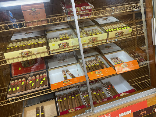 Tobacco Shop «J & J Tobacco», reviews and photos, 3273 Berlin Turnpike, Newington, CT 06111, USA