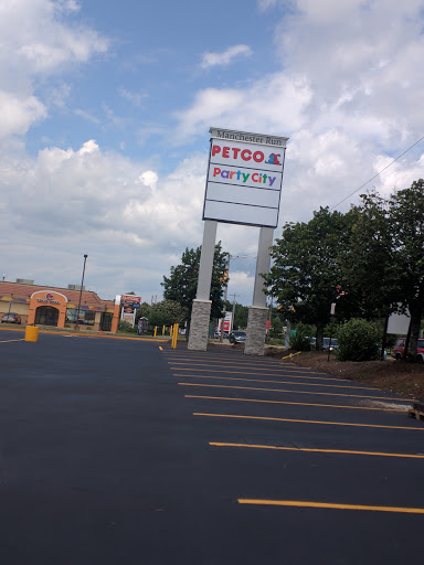 Pet Supply Store «Petco Animal Supplies», reviews and photos, 1049 S Willow St, Manchester, NH 03103, USA