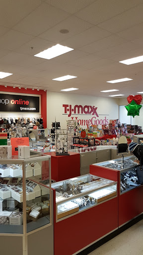 Department Store «T.J. Maxx & HomeGoods», reviews and photos, 715 E Dundee Rd, Palatine, IL 60074, USA