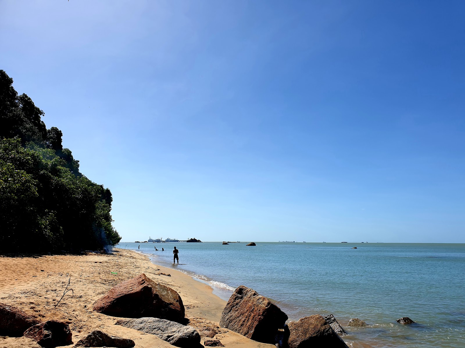 Photo de Tanjung Bidara Beach avec plage spacieuse