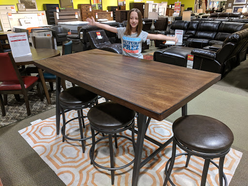 Furniture Store «Art Van Furniture - Toledo (Holland)», reviews and photos, 1301 E Mall Dr, Holland, OH 43528, USA