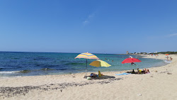 Spiaggia di Punta Cacata'in fotoğrafı geniş bir kıyı şeridi ile birlikte