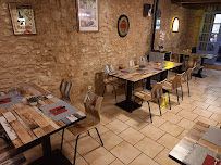 Atmosphère du Restaurant PIZZERIA LE SAVOURNIN à Saint-Saturnin-lès-Apt - n°1