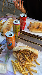 Photo n°22 de Snack Des Dames - le Belge à Marseille ()
