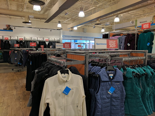 Outdoor Sports Store «Columbia Sportswear Outlet Store», reviews and photos, 241 Fort Evans Rd NE #1213, Leesburg, VA 20176, USA