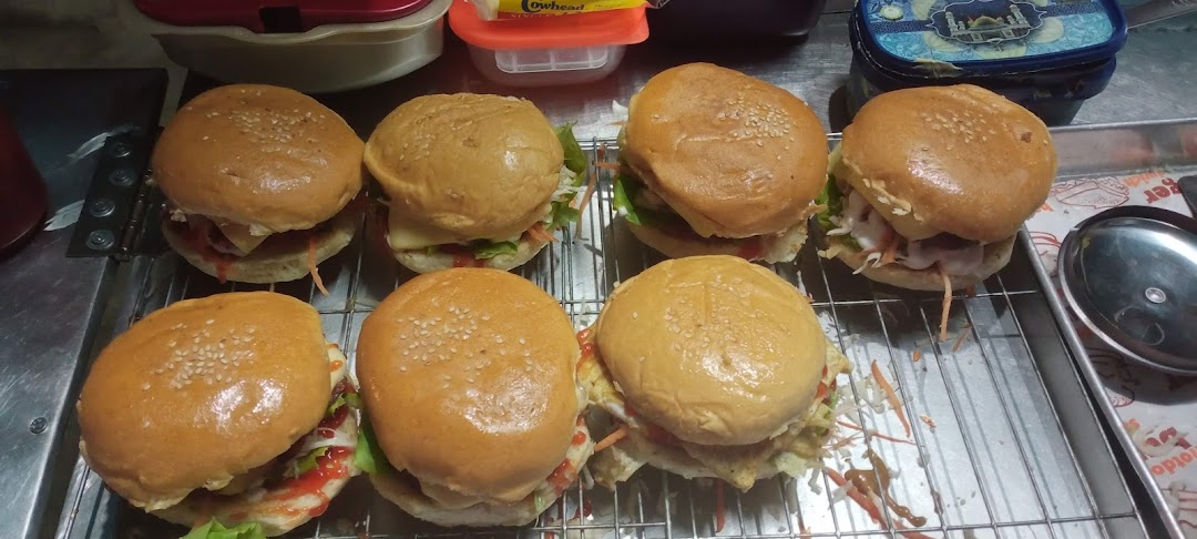 Kedai Runcit keluarga (BurgerMie)