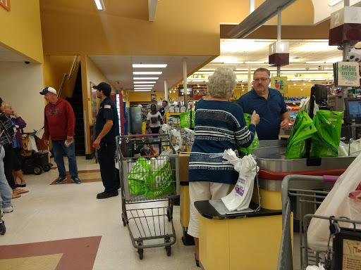 Supermarket «Super Stop & Shop», reviews and photos, 533 E Main St, Bay Shore, NY 11706, USA