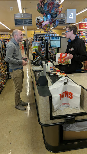 Grocery Store «Vons», reviews and photos, 5275 Mission Oaks Blvd, Camarillo, CA 93012, USA