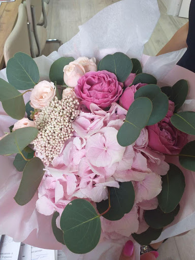 Магазин цветов Kvetku: flowers delivery (пионы, пионовидные розы)