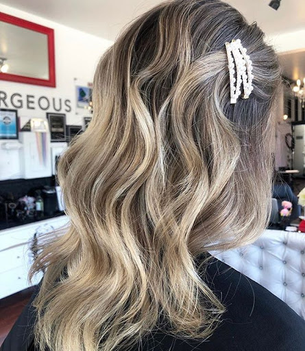 Beauty Salon «Get Dolled Up Beauty lounge», reviews and photos, 4312 N Oakland Ave, Shorewood, WI 53211, USA