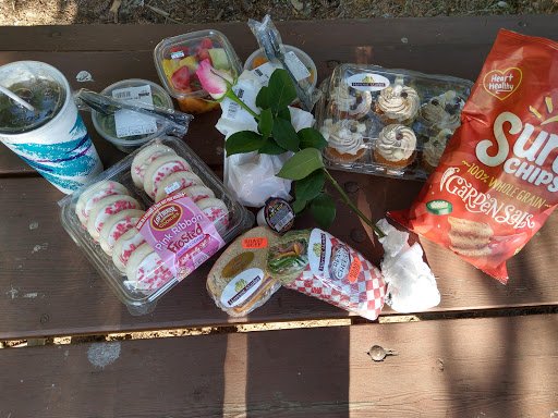 Grocery Store «Harvest Market Estacada», reviews and photos, 280 N Broadway St, Estacada, OR 97023, USA