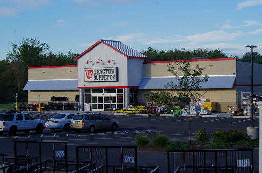 Home Improvement Store «Tractor Supply Co.», reviews and photos, 815 Newfield St, Middletown, CT 06457, USA