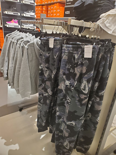 Clothing Store «Nike Factory Store», reviews and photos, 5900 Sugarloaf Pkwy #528, Lawrenceville, GA 30043, USA