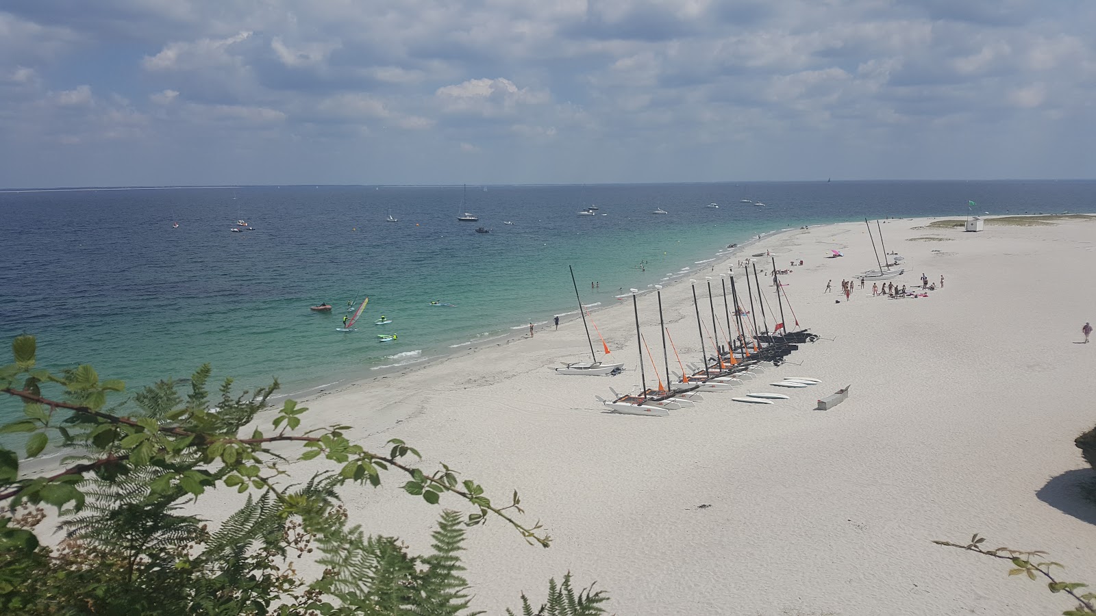 Foto de Plage des Sables Blancs - lugar popular entre los conocedores del relax