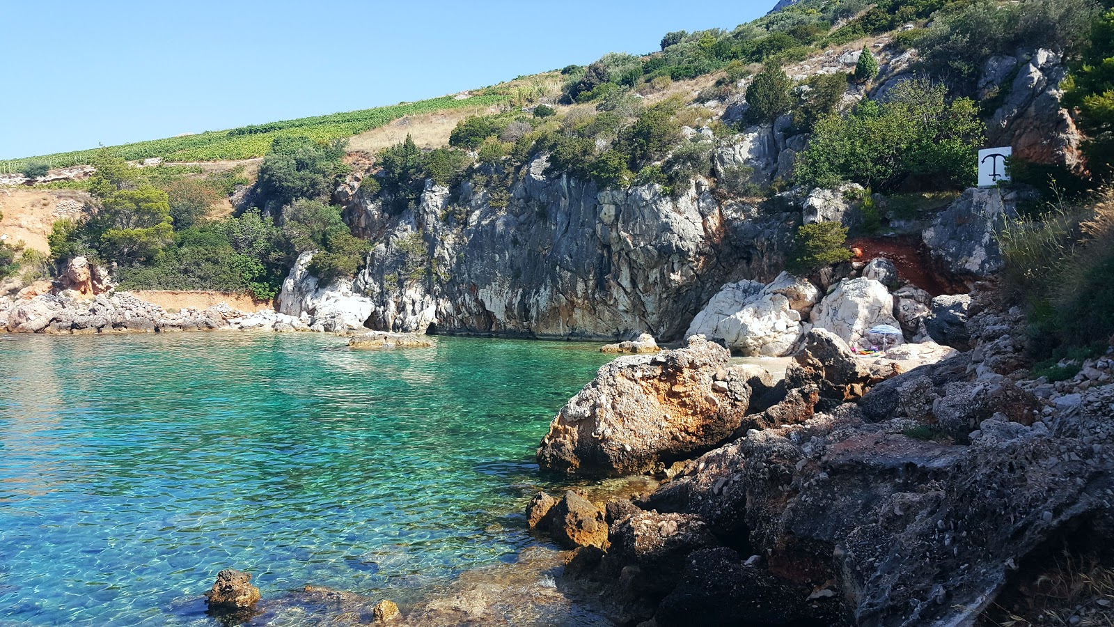 Foto di Eva beach con molto pulito livello di pulizia