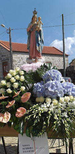 Avaliações doIgreja de São Mamede do Coronado em Trofa - Igreja