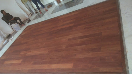 Dynamic wooden floor polishing expert