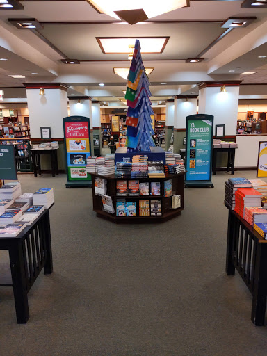 Book Store «Barnes & Noble», reviews and photos, 2800 S Rochester Rd, Rochester Hills, MI 48307, USA
