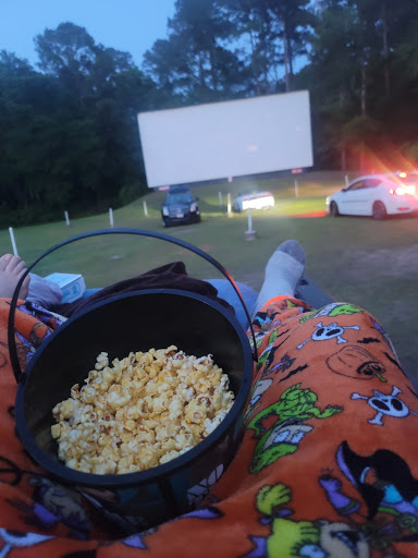 Drive-in Movie Theater «Highway 21 Drive In Movie Theater», reviews and photos, 55 Parker Dr, Beaufort, SC 29906, USA