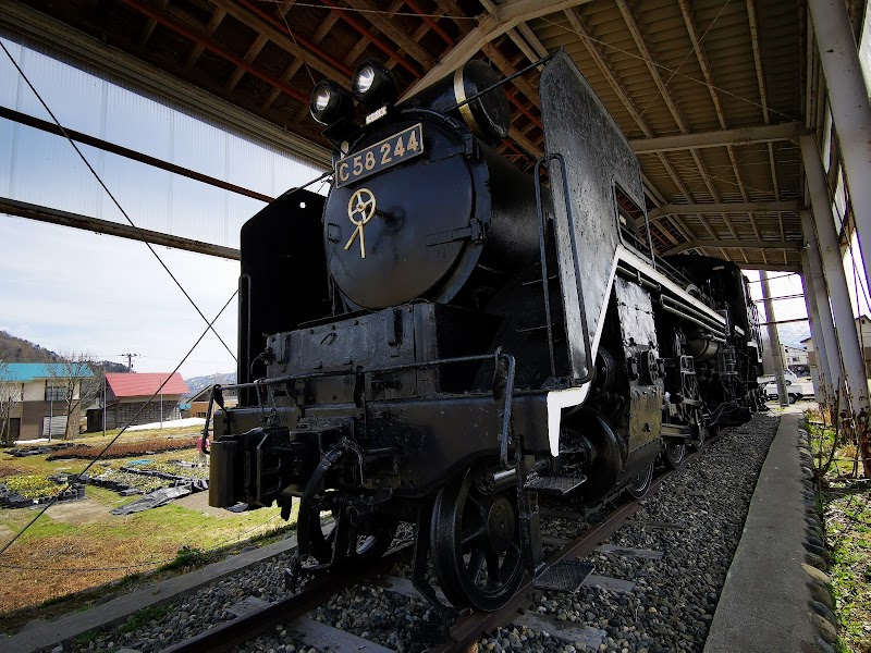 蒸気機関車C58 244号機