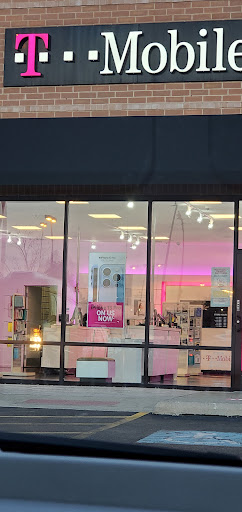 Cell Phone Store «T-Mobile», reviews and photos, 6684 Joliet Rd, Countryside, IL 60525, USA