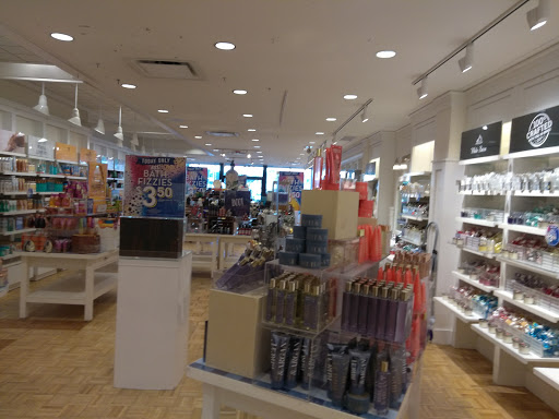 Shopping Mall «Southland Shopping Center», reviews and photos, 6944 W 130th St, Middleburg Heights, OH 44130, USA