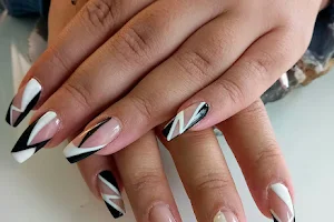 Top Nails image