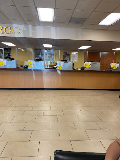 Bank «Wells Fargo Bank», reviews and photos