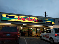 Mr. Bubbles Laundromat Wells Reno - Photo 5 - Car repair in Reno, NV, Reno