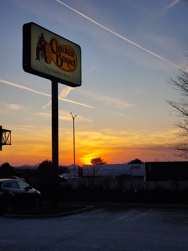 American Restaurant «Cracker Barrel Old Country Store», reviews and photos, 5706 Northridge Dr, Gurnee, IL 60031, USA