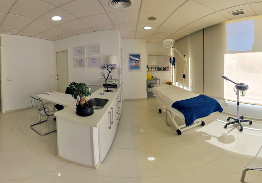 Clínica Dental Marbeclinic Marbella - C. Jacinto Benavente, 17, Local 2, 29601 Marbella, Málaga