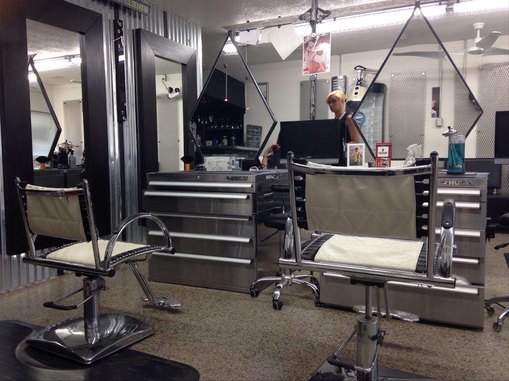 Signature Hair Design & Nails 32701